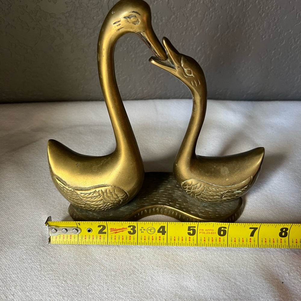vintage brass kissing swan figurine vintage brass kissing swan figurine - Picture 2 of 10